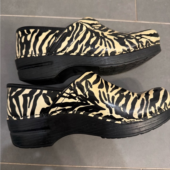 Dansko Black and Cream Zebra Print Clogs - Picture 4 of 6